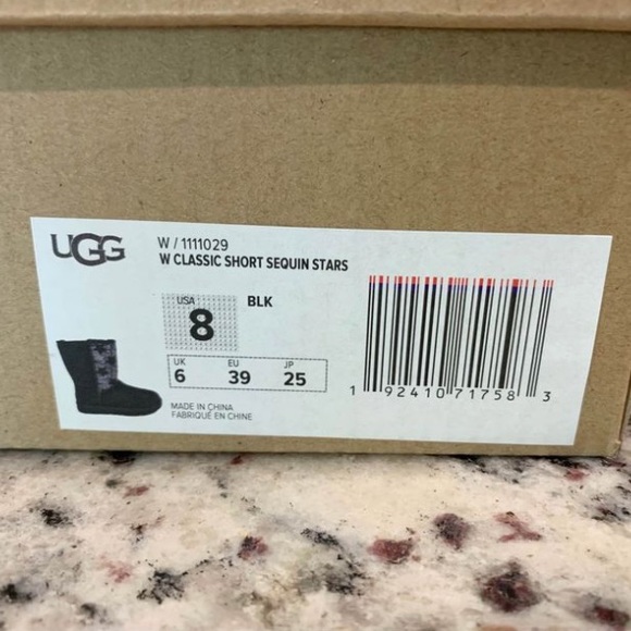 UGG Women’s Classic Short Boots Sequin Stars Black Sz 8 NEW - Picture 3 of 4
